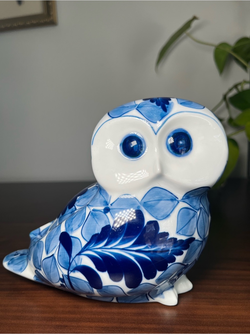 Blue & White vintage hand painted porcelain Owl Figurine. Hibou 🦉